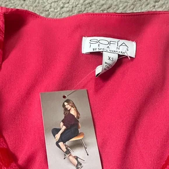 Sophia Vergara Red Floral V-Neck Peplum Top - Picture 4 of 7